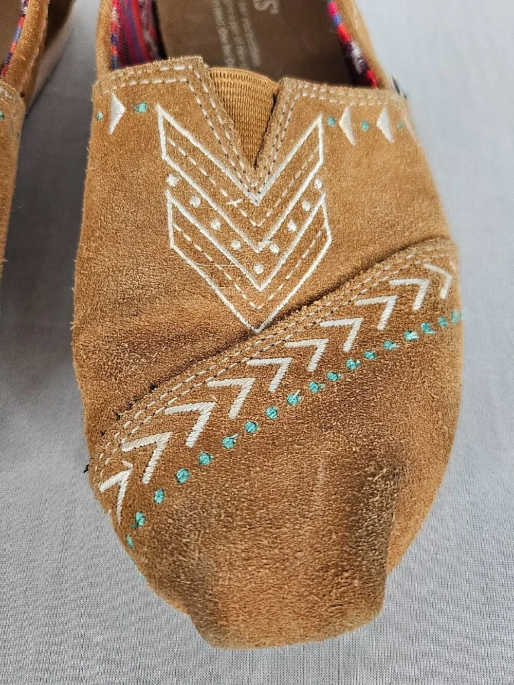 TOMS Embroidered Slip-On Flats | Boho Festival Shoes | Tan | Size 6.5